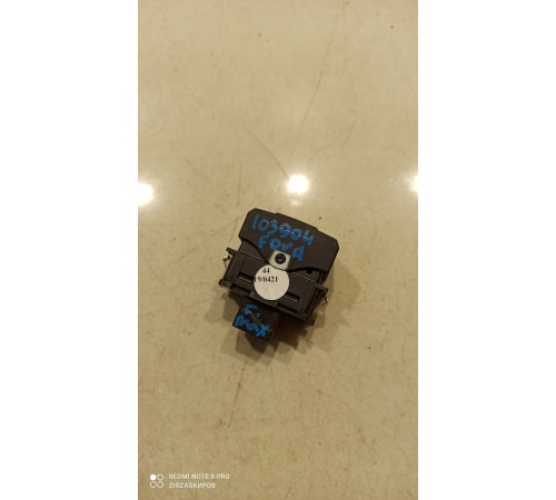 Кнопка (выключатель) внутреннего освещения лампы