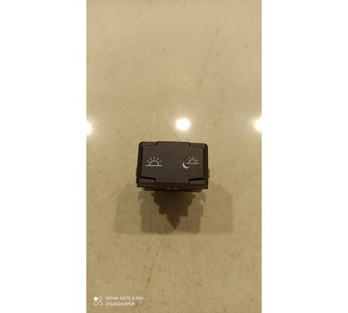 Кнопка (выключатель) внутреннего освещения лампы