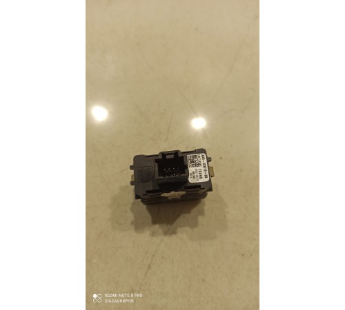 Кнопка (выключатель) внутреннего освещения лампы