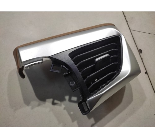 Накладка торпедо с воздушным дефлектором левая