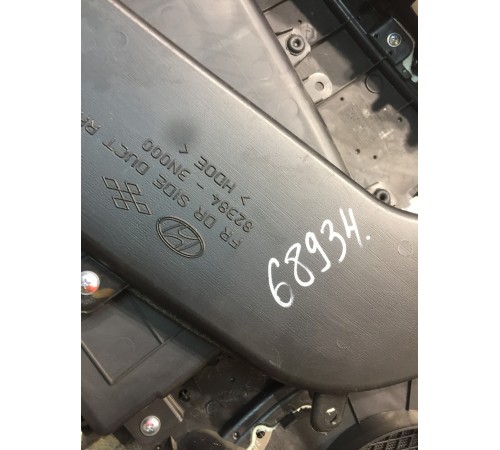 Обшивка двери (передняя, правая)