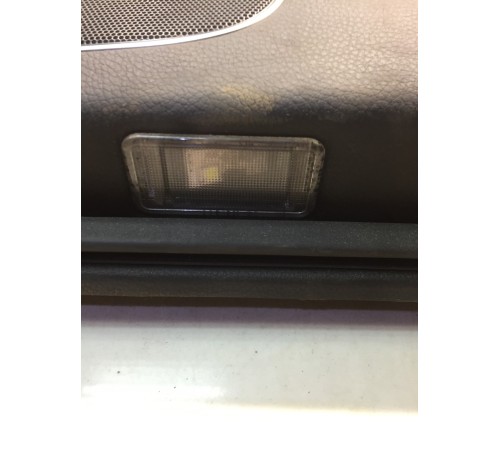 Обшивка двери (передняя, правая)