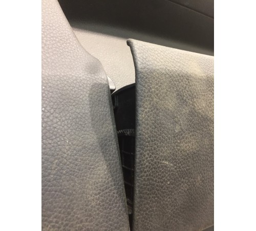 Обшивка двери (передняя, правая)