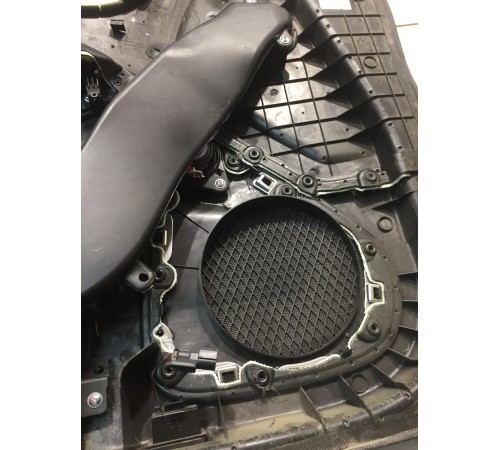 Обшивка двери (передняя, правая)