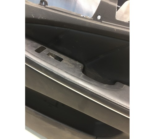 Обшивка двери (передняя, правая)