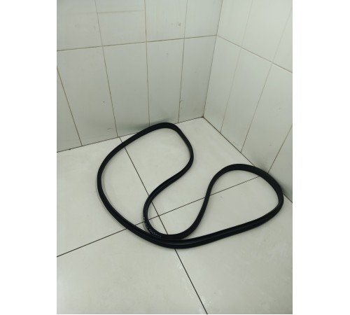 Уплотнитель двери передний правый