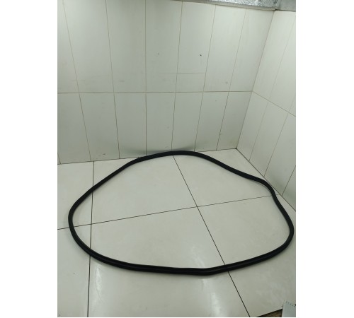 Уплотнитель двери передний правый