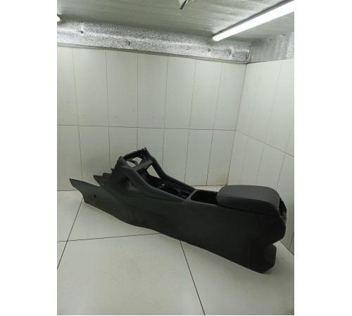 Центральная консоль с подлокотником