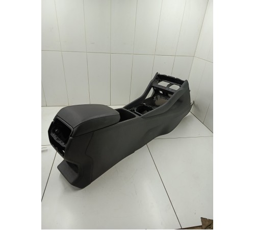 Центральная консоль с подлокотником