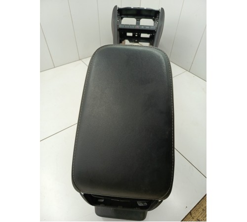 Центральная консоль с подлокотником