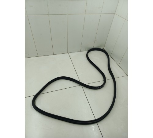 Уплотнитель двери передний правый