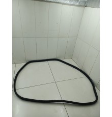 Уплотнитель двери передний правый