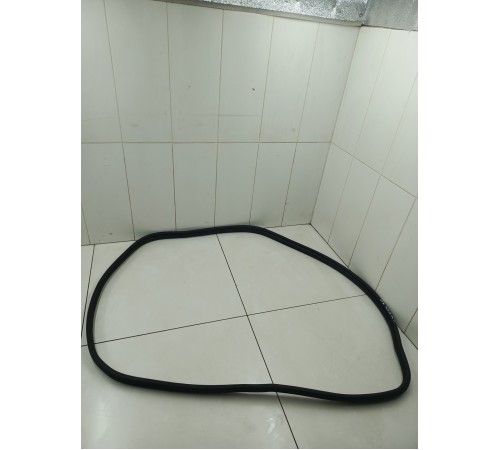 Уплотнитель двери передний правый