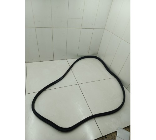 Уплотнитель двери передний правый