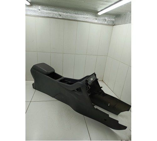 Центральная консоль с подлокотником