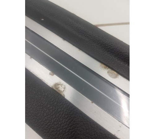 Накладка порога передняя правая с подсветкой