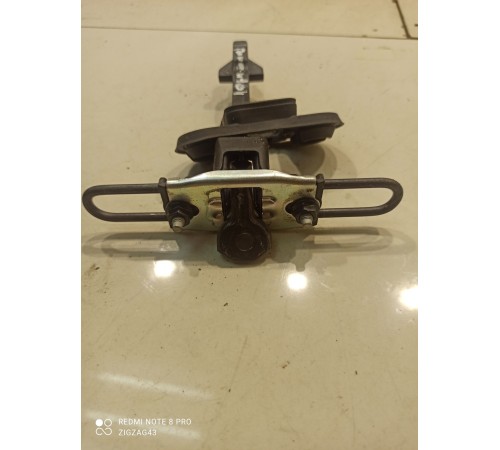 Ограничитель двери (передний, левый)