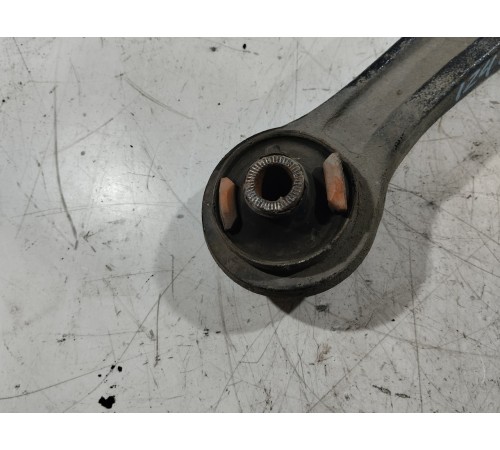 Рычаг передний правый