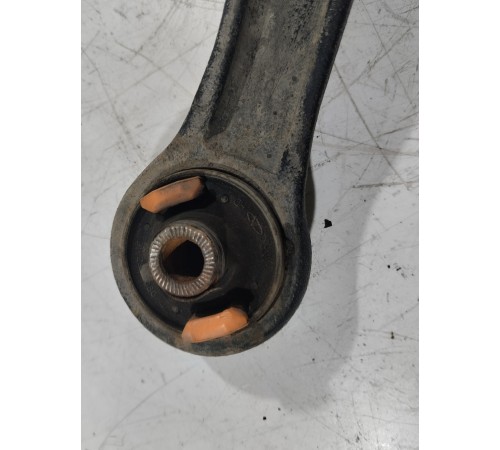 Рычаг передний правый