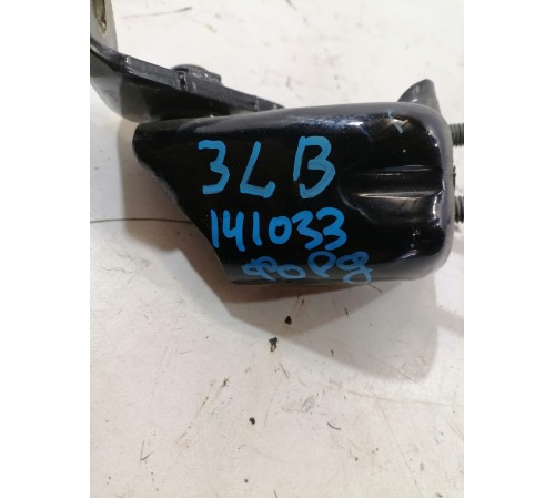 Петля двери задняя левая верхняя