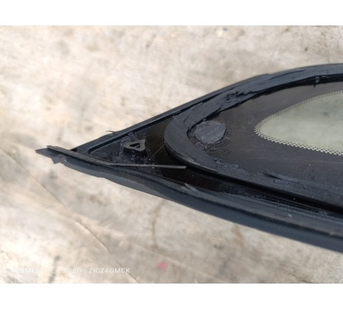 Глухое стекло заднее правое