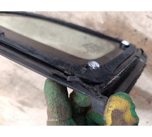 Глухое стекло заднее правое