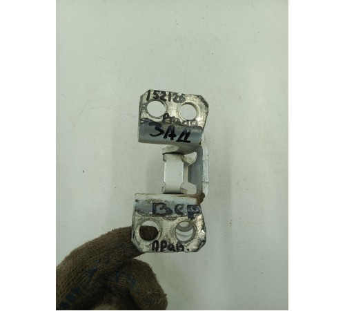 Петля двери задняя правая верхняя