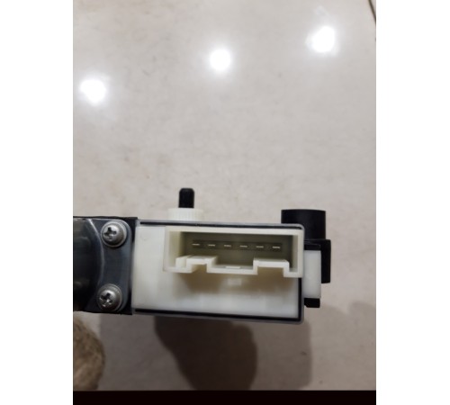 Моторчик стеклоподъемника (задний левый)