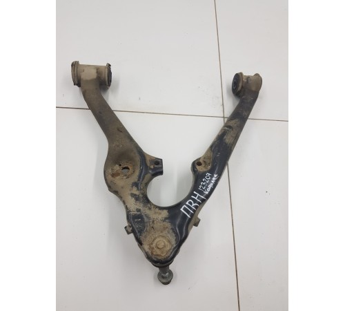 Рычаг подвески передний правый нижний