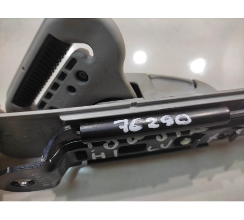 Регулятор высоты ремня безопасности (передний, правый)