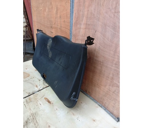 Обшивка двери крышки багажника