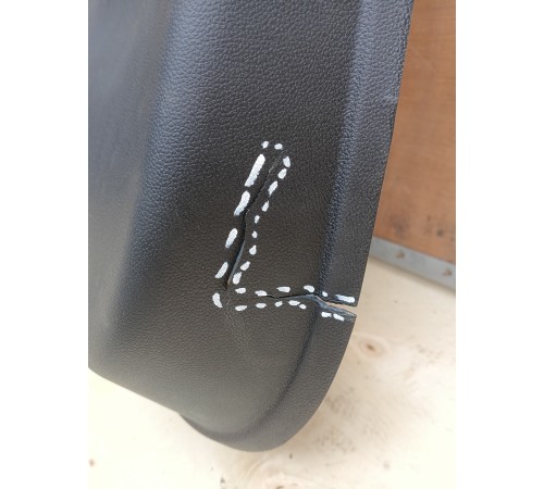 Обшивка двери крышки багажника