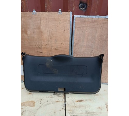 Обшивка двери крышки багажника