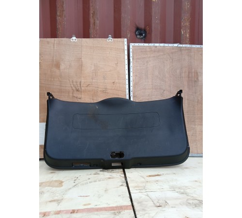 Обшивка двери крышки багажника