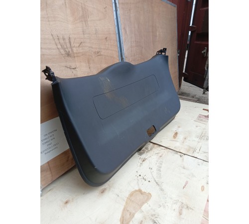 Обшивка двери крышки багажника