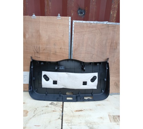 Обшивка двери крышки багажника