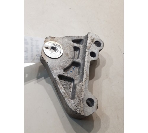 Опора двигателя (правая)