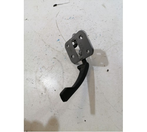 Замок капота