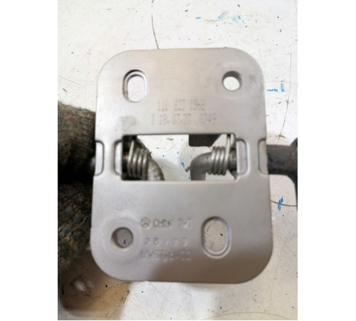 Замок капота