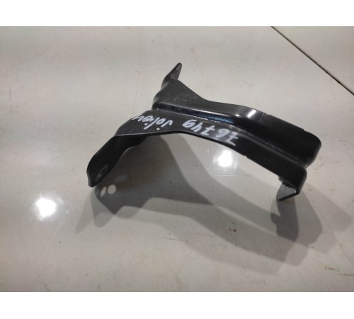 Крепеж патрубка высокого давления