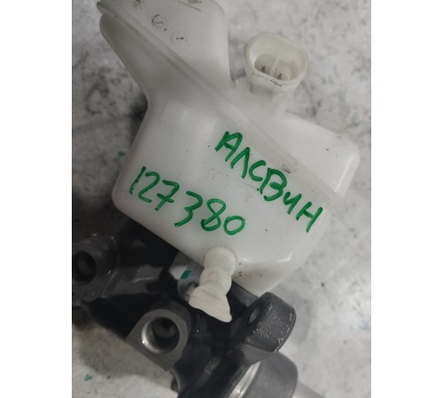 Главный тормозной цилиндр с бачком