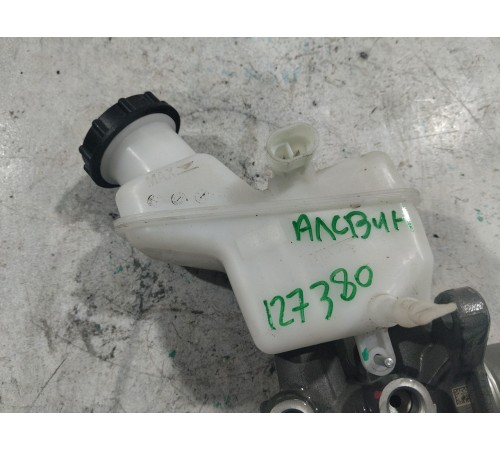 Главный тормозной цилиндр с бачком