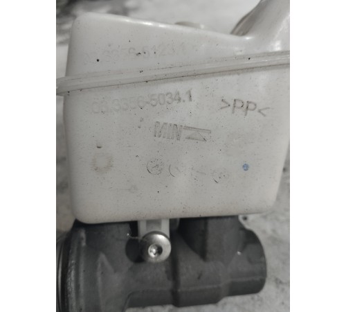 Главный тормозной цилиндр с бачком