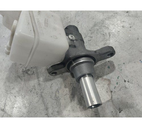 Главный тормозной цилиндр с бачком