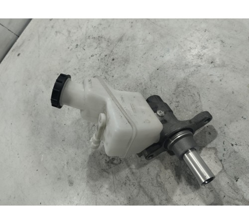 Главный тормозной цилиндр с бачком