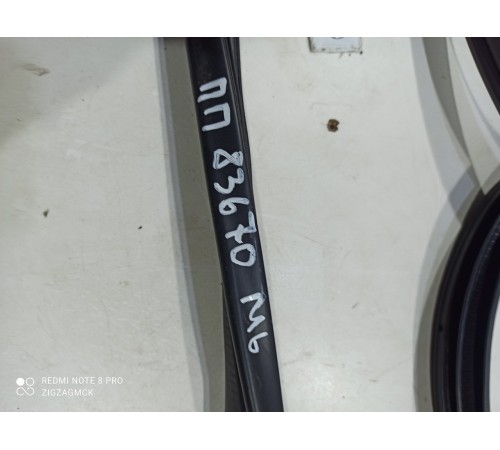 Уплотнитель двери(передний правый)