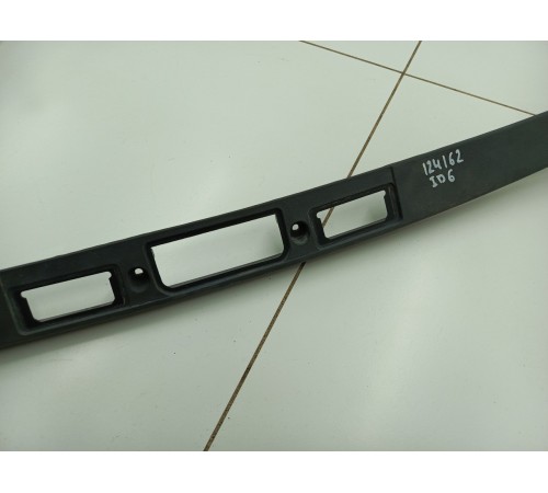 Накладка крышки багажника подсветки номера