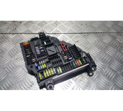 Блок предохранителей салонный