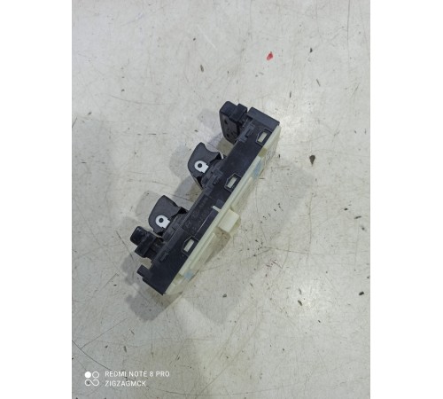 Блок управления стеклоподъемниками (передний левый)