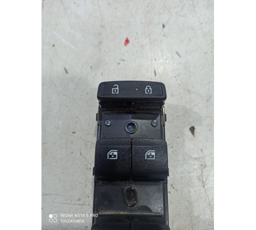 Блок управления стеклоподъемниками (передний левый)